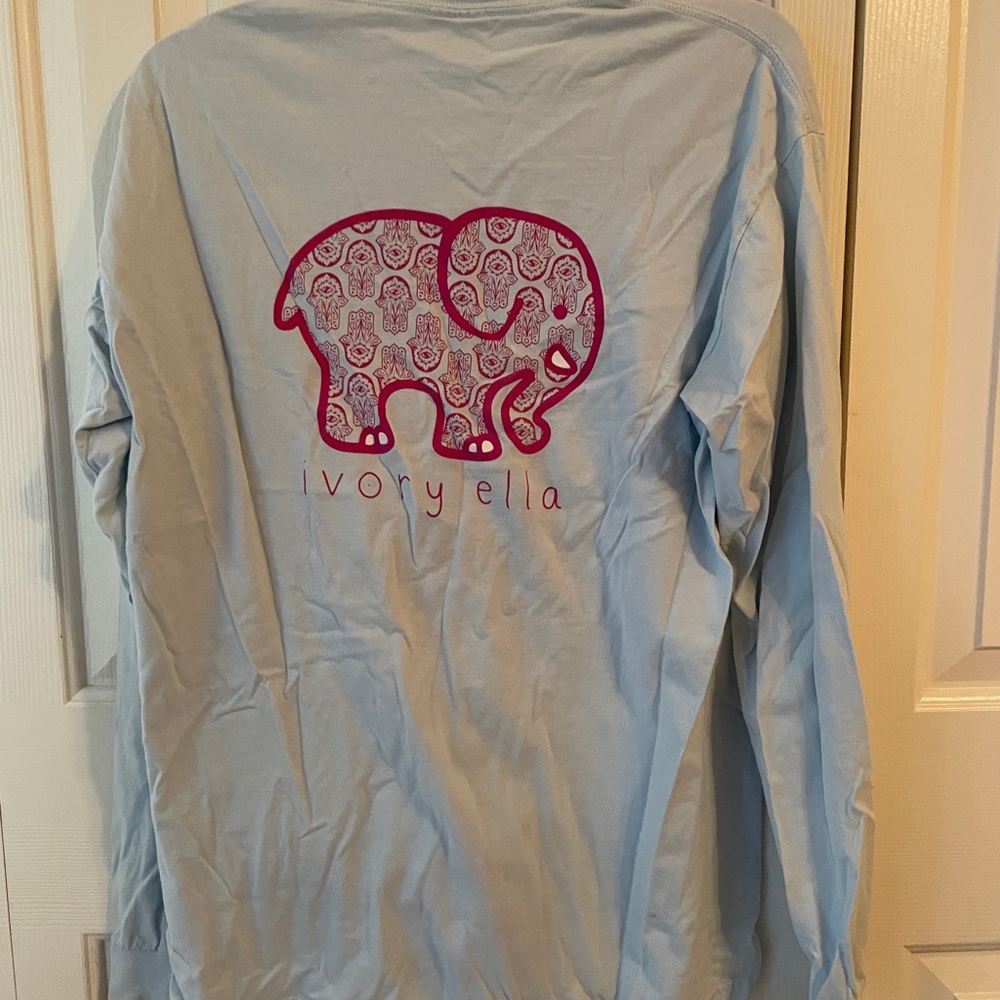 Ivory Ella Size M Womens Long Sleeve Shirt Crew Neck Graphic Elephant